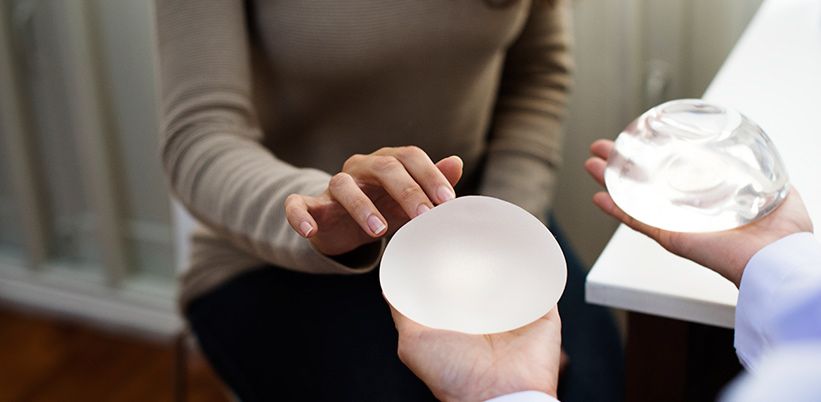 Prótesis de implantes mamarios